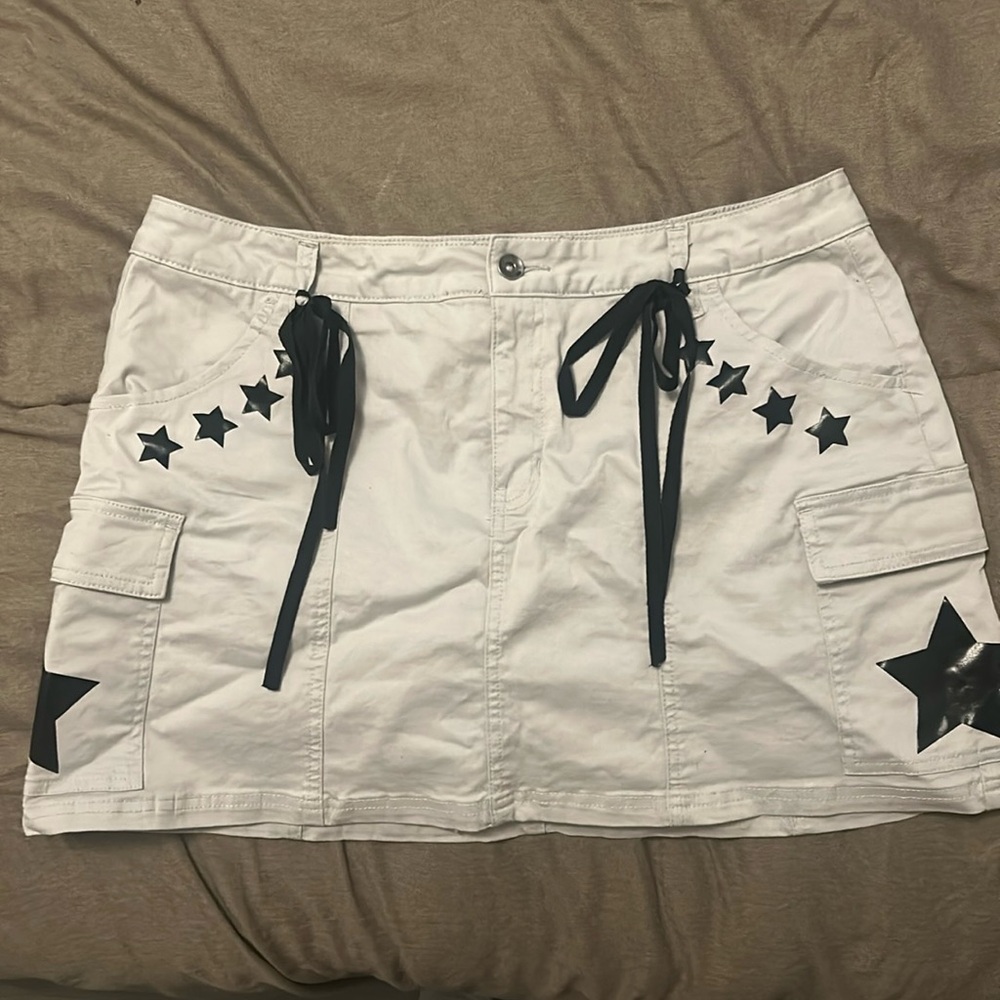 BARELY WORN! social collision skirt hot topic / skort!